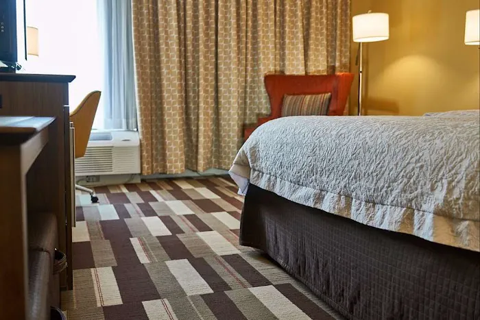 Hampton Inn Uniontown 4