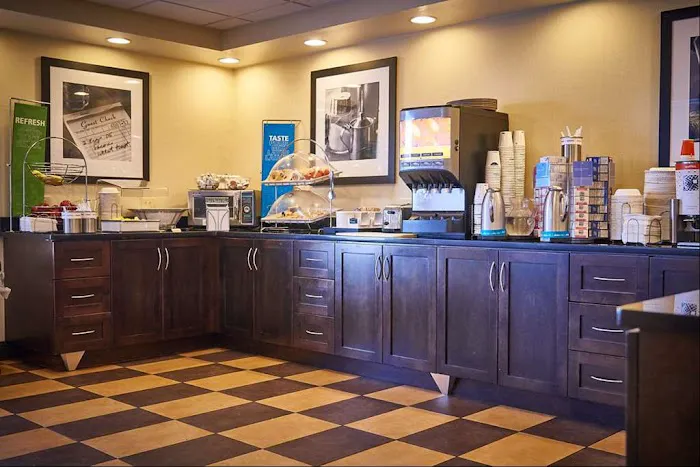 Hampton Inn Uniontown 4