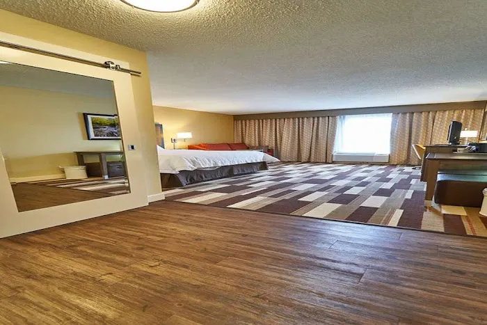 Hampton Inn Uniontown 4
