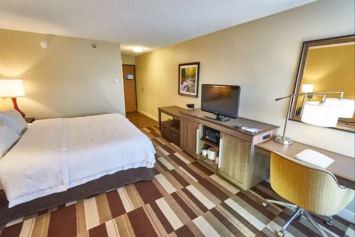 Hampton Inn Uniontown 4