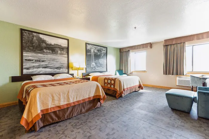 Super 8 by Wyndham Uniontown PA 4