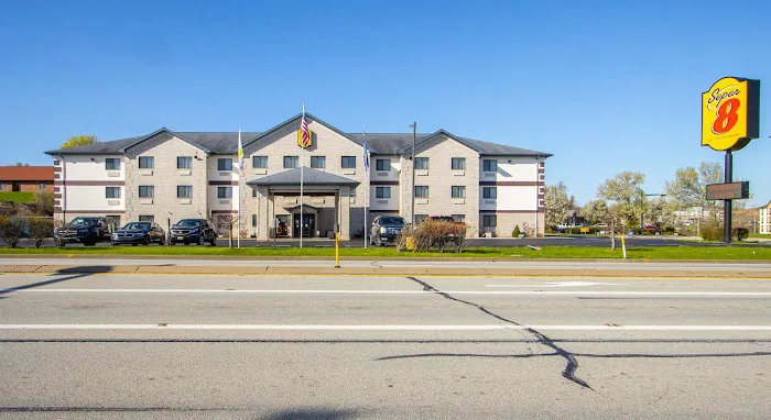 Super 8 by Wyndham Uniontown PA 4
