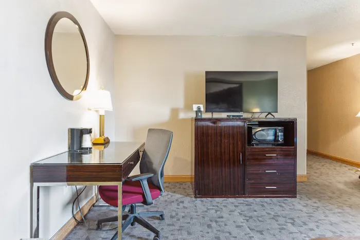 Super 8 by Wyndham Uniontown PA 4