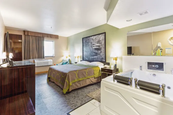 Super 8 by Wyndham Uniontown PA 4