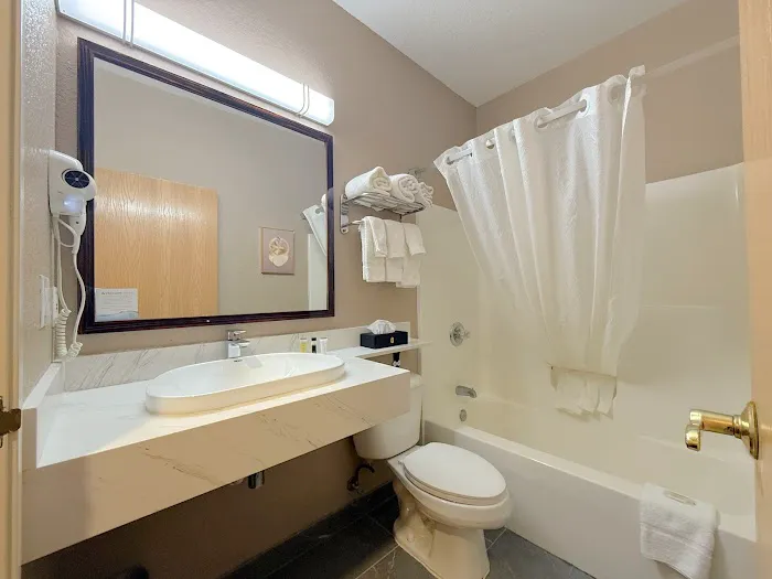 Super 8 by Wyndham Uniontown PA 4
