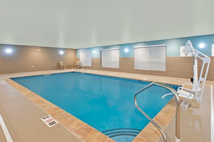 Holiday Inn Express & Suites Uniontown by IHG 4