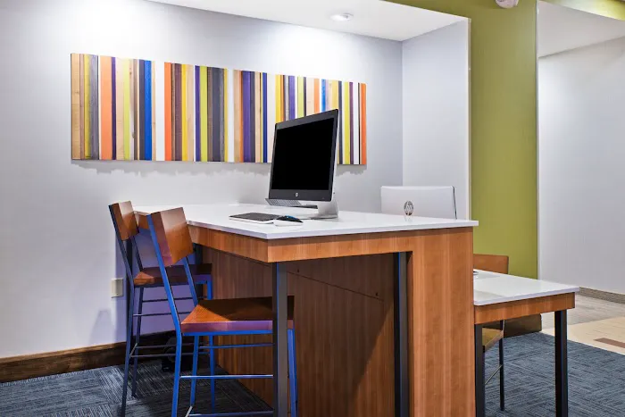 Holiday Inn Express & Suites Uniontown by IHG 4