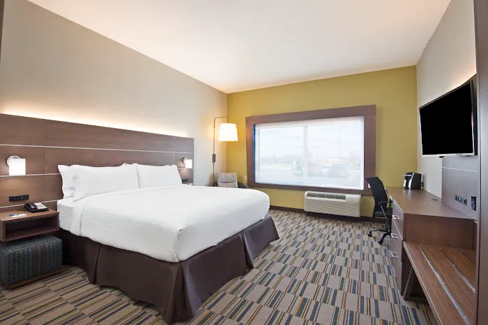 Holiday Inn Express & Suites Uniontown by IHG 4