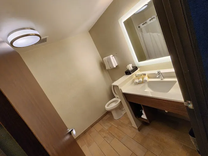 Holiday Inn Express & Suites Uniontown by IHG 4