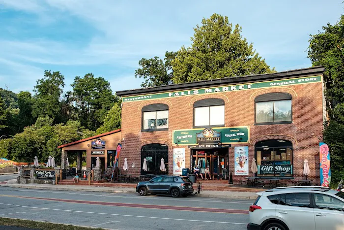 Falls Market Inn & Suite 4
