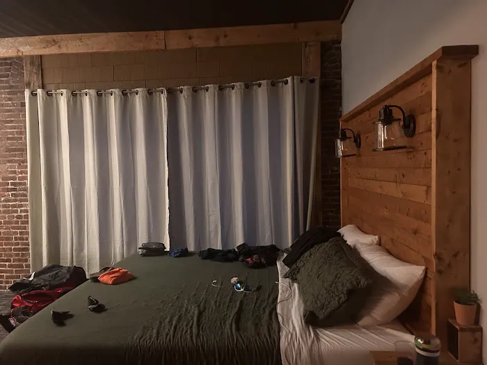 Falls Market Inn & Suite 4