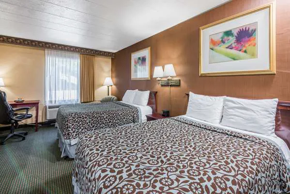 Days Inn by Wyndham Pittsburgh 5