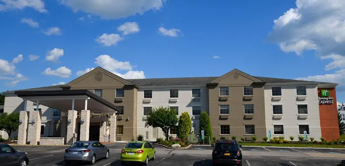 Holiday Inn Express Pittsburgh-Bridgeville by IHG 4