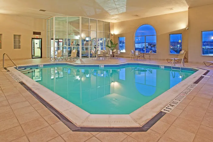 Holiday Inn Express Pittsburgh-Bridgeville by IHG 4