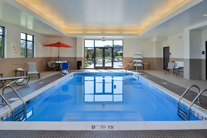Hampton Inn & Suites California University-Pittsburgh 4