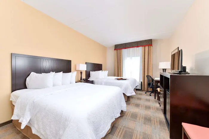 Hampton Inn & Suites California University-Pittsburgh 4