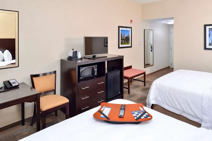 Hampton Inn & Suites California University-Pittsburgh 4
