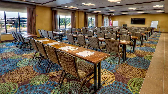 Holiday Inn Express & Suites Pittsburgh SW - Southpointe by IHG 4