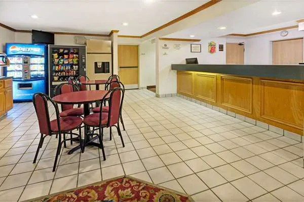 Super 8 by Wyndham Canonsburg/Pittsburgh Area 4