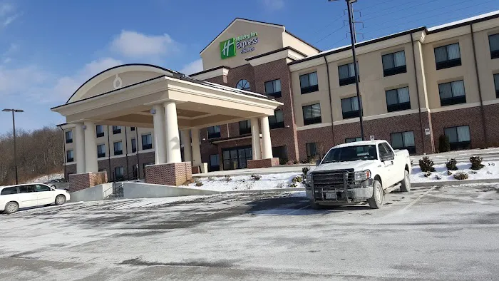 Holiday Inn Express & Suites Washington - Meadow Lands, an IHG Hotel 4