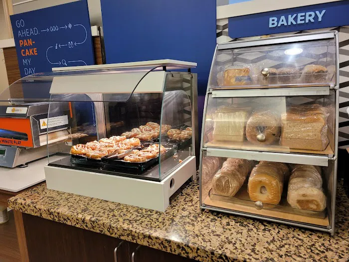 Holiday Inn Express & Suites Washington - Meadow Lands, an IHG Hotel 4
