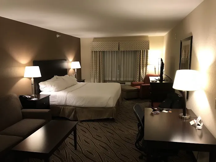 Holiday Inn Express & Suites Washington - Meadow Lands, an IHG Hotel 4
