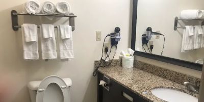 Holiday Inn Express & Suites Washington - Meadow Lands, an IHG Hotel