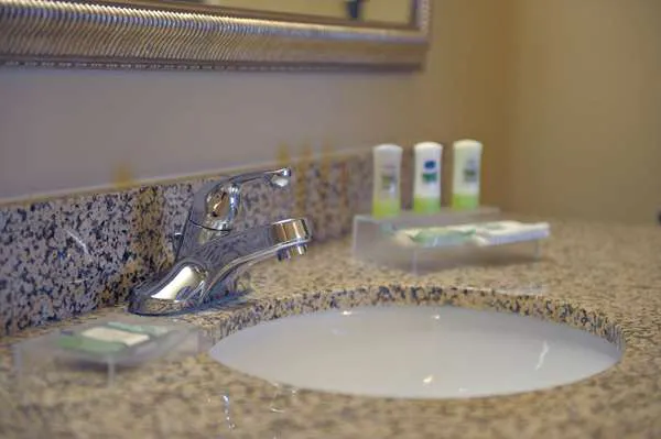 Country Inn & Suites by Radisson, Washington at Meadowlands, PA 4