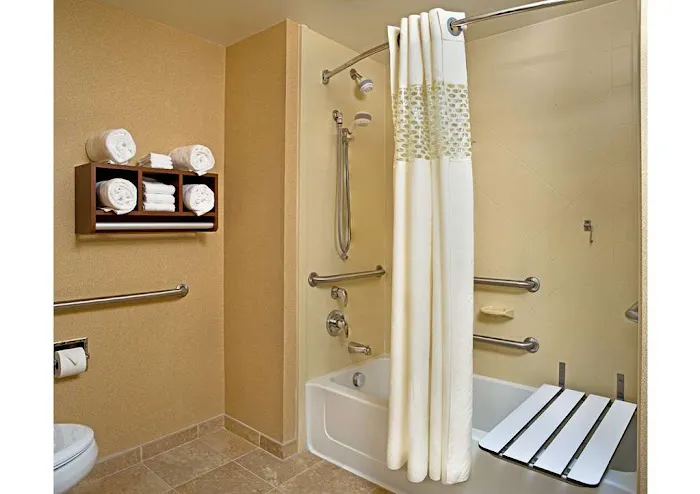 Hampton Inn & Suites Pittsburgh-Meadow Lands 4