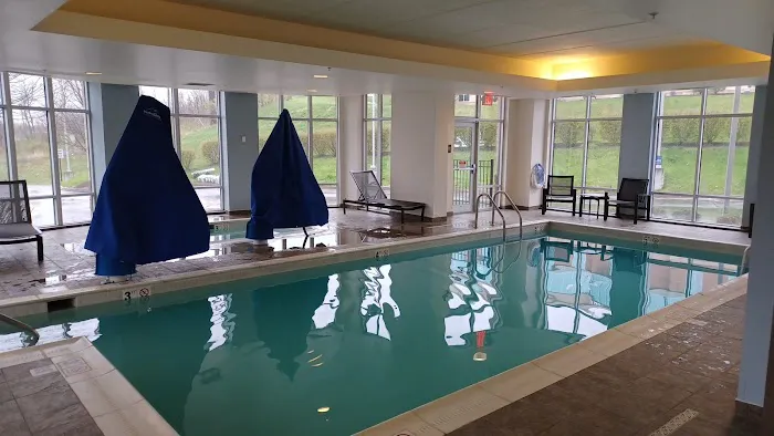 Hampton Inn & Suites Pittsburgh-Meadow Lands 4