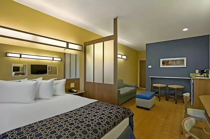 Quality Inn & Suites 4
