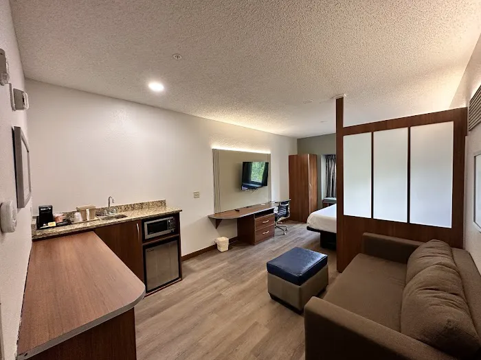 Quality Inn & Suites 4