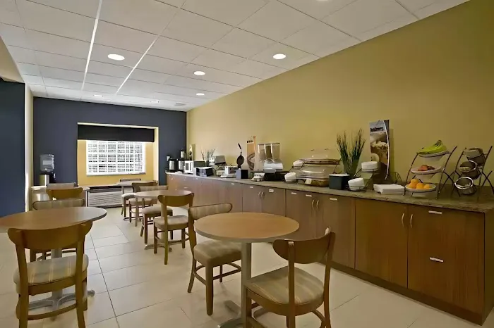Quality Inn & Suites 4