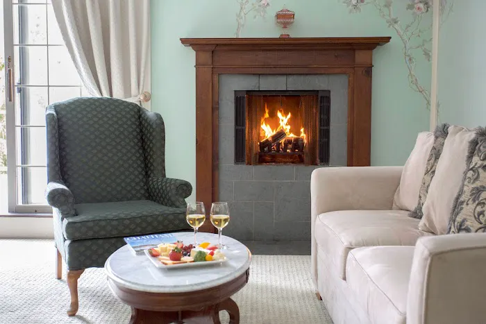 Queen Anne Inn Cafe & Lounge 5