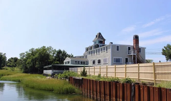 Orleans Waterfront Inn & Restaurant 5