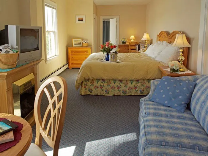 Orleans Waterfront Inn & Restaurant 5