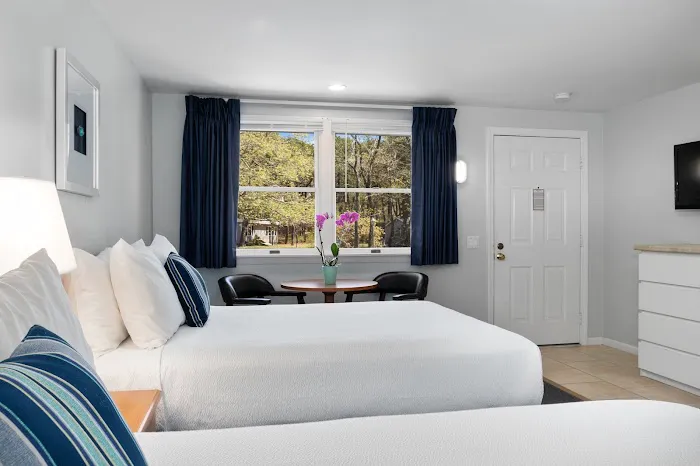 Even'tide Resort & Cottages 4