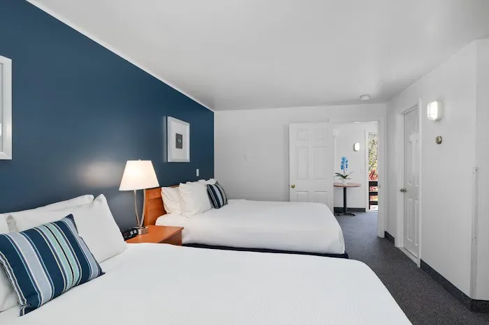 Even'tide Resort & Cottages 4