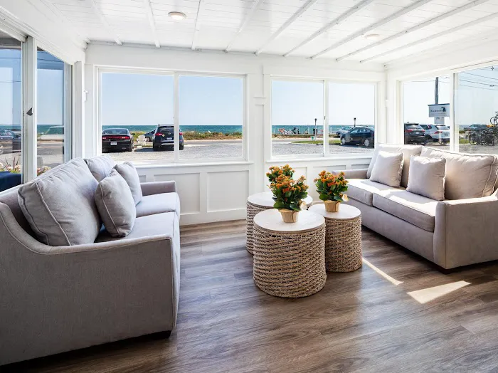 Breakwater Hotel 5