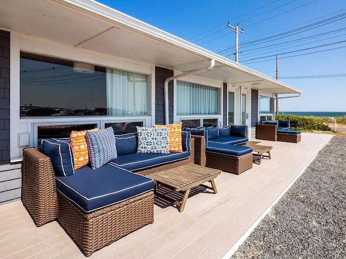 Breakwater Hotel 5