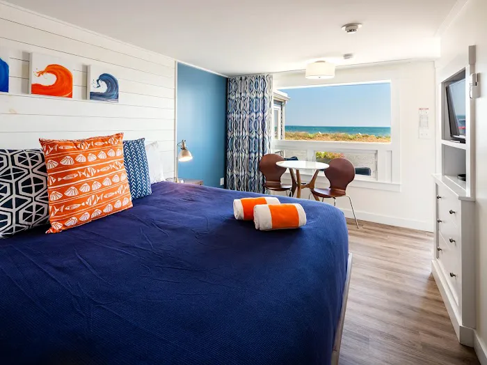 Breakwater Hotel 5