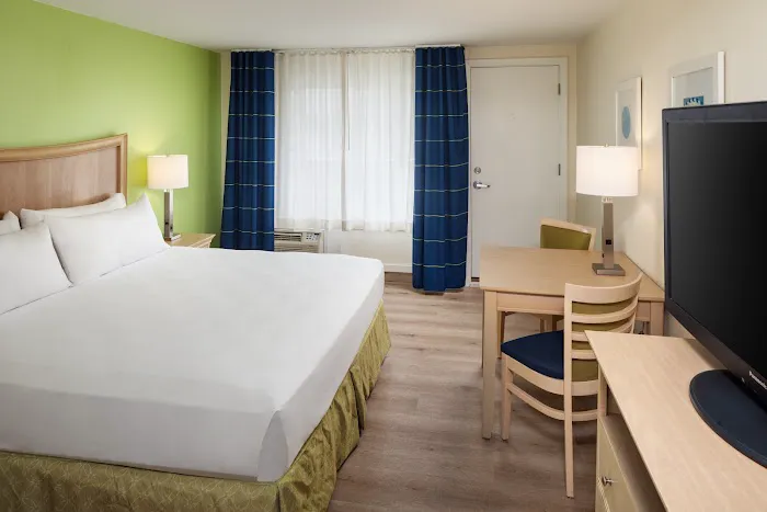 Surfside Hotel and Suites 5