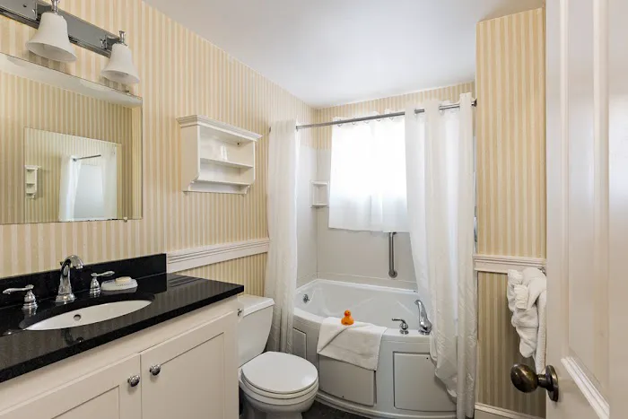 Crowne Pointe Hotel & Spa 5
