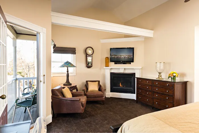 Crowne Pointe Hotel & Spa 5