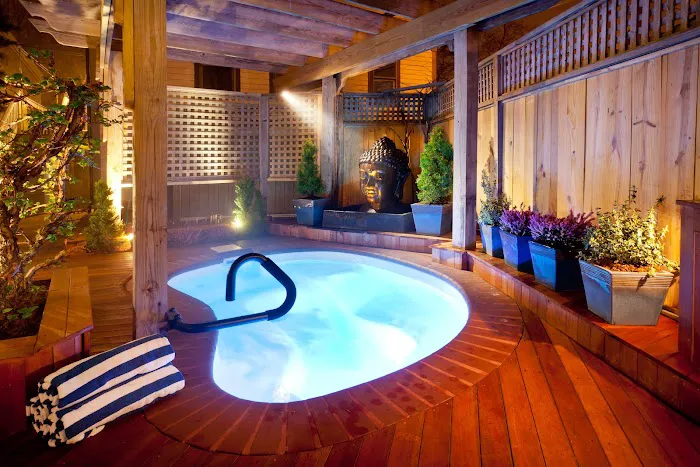 Crowne Pointe Hotel & Spa 5