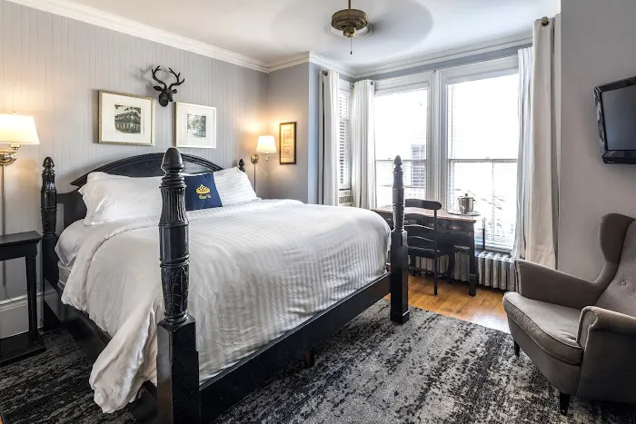 Queen Vic Guest House Provincetown 5
