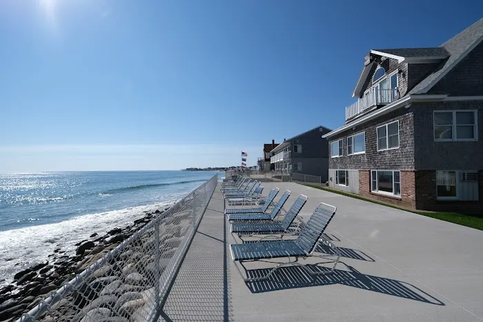 Lafayette's Oceanfront Resort 4
