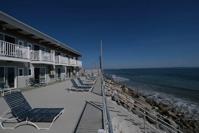 Lafayette's Oceanfront Resort 4