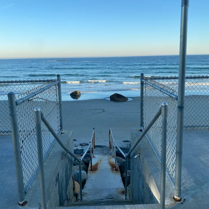 Lafayette's Oceanfront Resort 4
