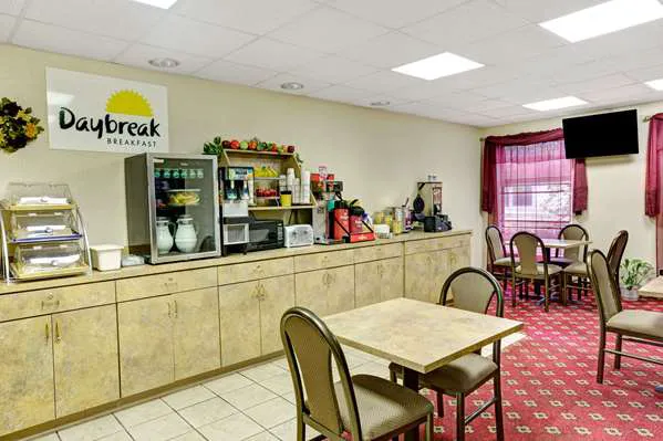 Days Inn & Suites Louisville SW 4